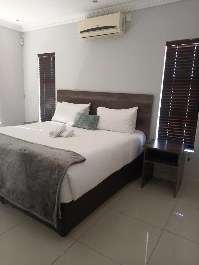 Olive Exclusive Villa Габороне Екстериор снимка